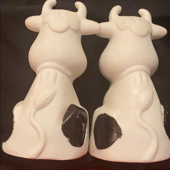 Set 2 of 2 - Cow Salt-n-Pepper Shakers - Picture 2 of 5